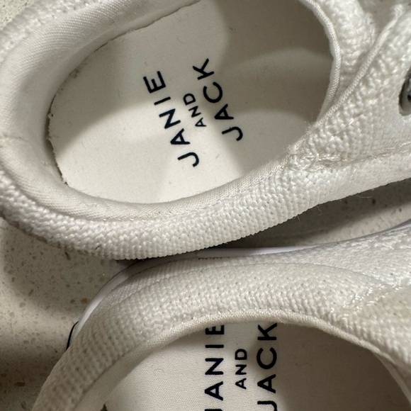 Janie and jack white knit sneakers NWOT size 6 - Picture 6 of 8